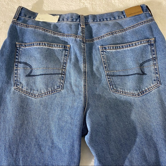AMERICAN EAGLE Medium Wash Distressed Mom Jeans New - Picture 3 of 9